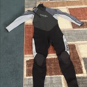 XCEL Men's Black and Gray Wetsuit
